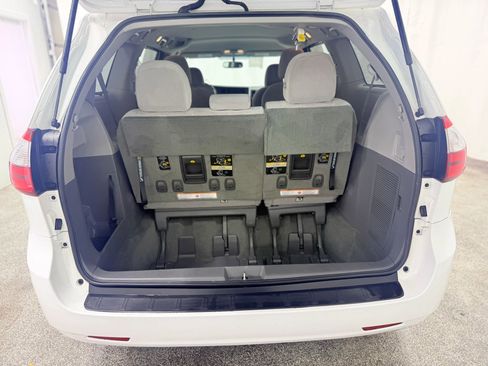 Used 2017 Toyota Sienna LE image 33