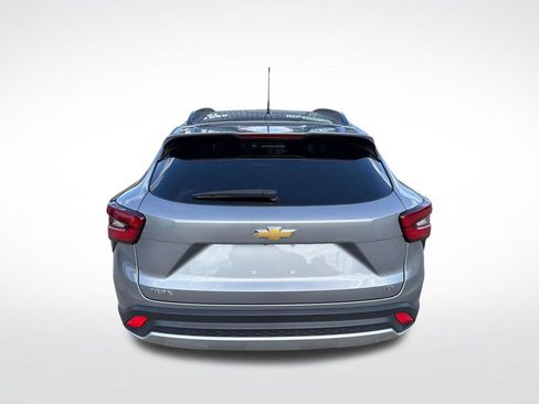 Used 2025 Chevrolet Trax LT FWD image 7