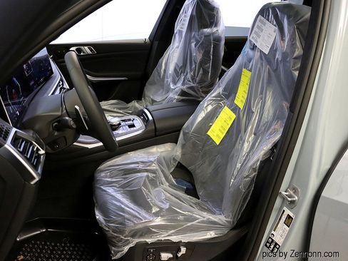 Used 2026 BMW X7 xDrive40i w/ Executive Package image 10