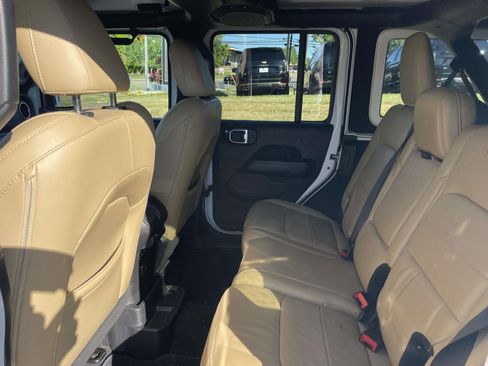 Used 2018 Jeep Wrangler Unlimited Sahara w/ Dual Top Group AWD/4WD image 15