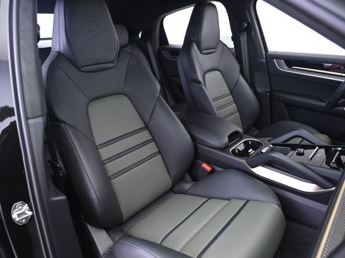 Used 2025 Porsche Cayenne Turbo GT image 24