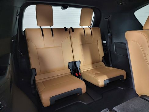 New 2025 Lexus LX 600 4WD w/ Luxury Package image 18