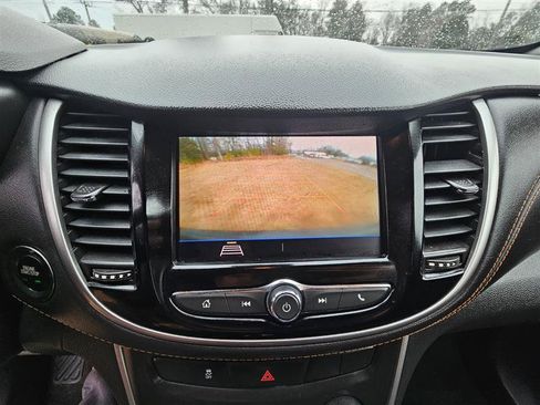 Used 2020 Chevrolet Trax LT w/ LT Convenience Package image 17