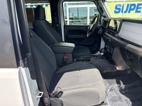 Used 2025 Jeep Wrangler Sport image 34