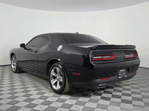 Used 2018 Dodge Challenger SXT RWD image 5