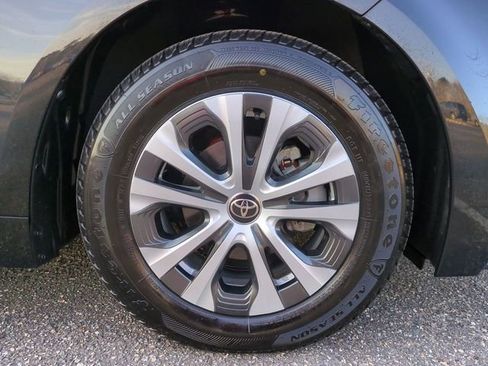 Used 2022 Toyota Corolla LE image 11