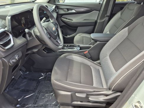 Used 2025 Chevrolet TrailBlazer LS w/ LS Convenience Package FWD image 16