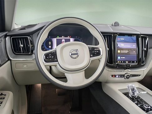 New 2025 Volvo XC60 B5 Ultra w/ Climate Package image 22