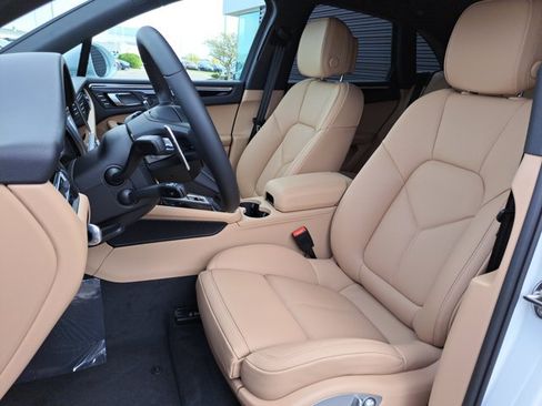 Used 2026 Porsche Macan AWD/4WD image 3