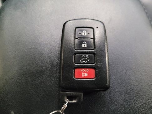 Used 2018 Toyota RAV4 Limited w/ Advanced Technology Package AWD/4WD image 32