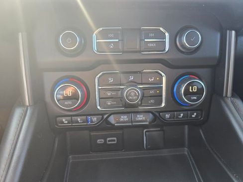 Used 2023 Chevrolet Tahoe High Country AWD/4WD image 21