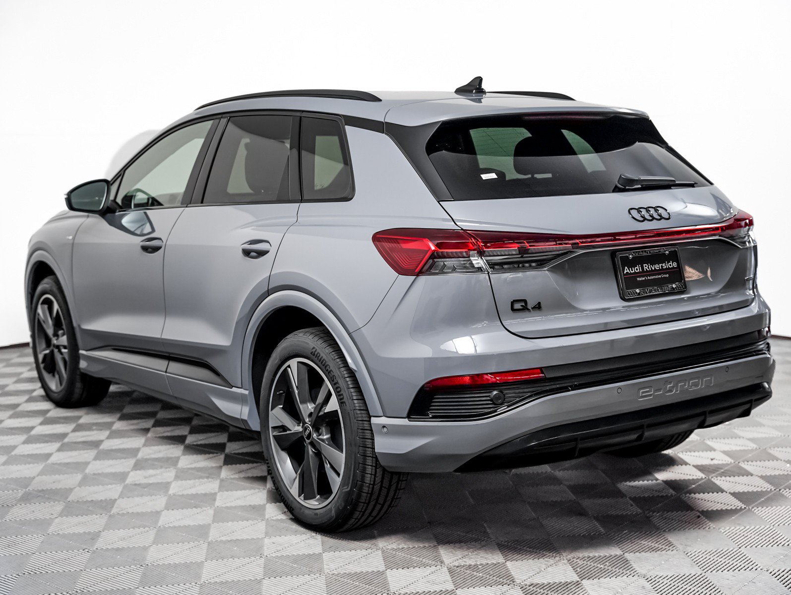 Used 2023 Audi Q4 e-tron Premium Plus w/ Premium Plus AWD/4WD image 2