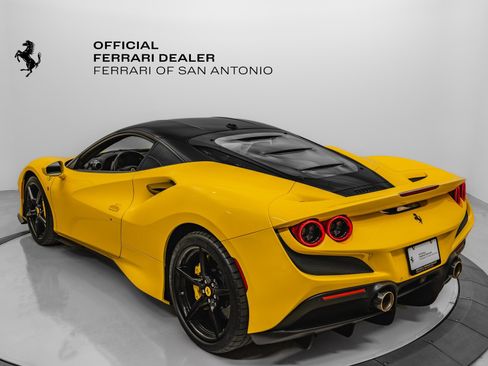 Used 2021 Ferrari F8 Tributo image 2