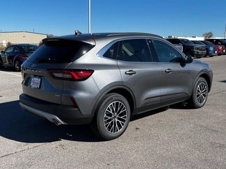 Used 2025 Ford Escape SE FWD video 3
