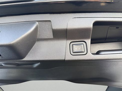 Used 2023 GMC Acadia Denali image 18