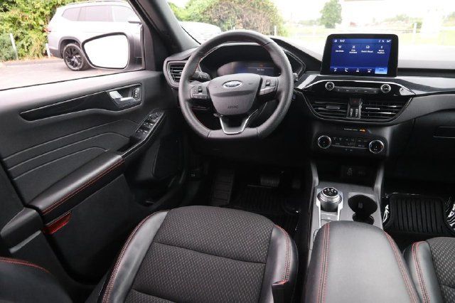 Certified 2025 Ford Escape ST-Line FWD image 22