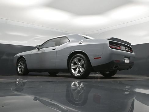 Used 2022 Dodge Challenger SXT RWD image 39