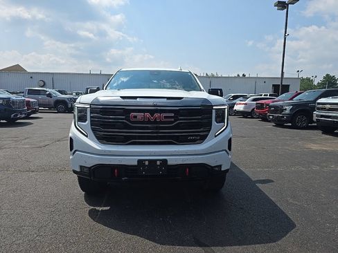 Used 2024 GMC Sierra 1500 AT4 w/ Technology Package AWD/4WD image 3