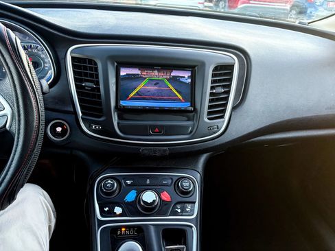 Used 2016 Chrysler 200 Limited image 29