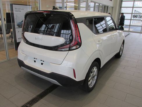 Used 2025 Kia Soul LX w/ LX Technology Package image 7