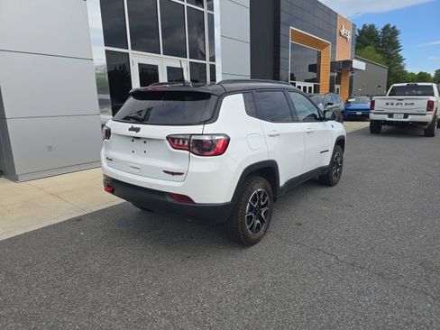 Used 2024 Jeep Compass Trailhawk AWD/4WD image 6