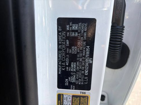Used 2025 Kia Soul LX w/ LX Technology Package FWD image 27