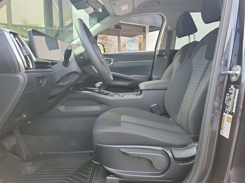 Used 2025 Kia Sorento LX image 24
