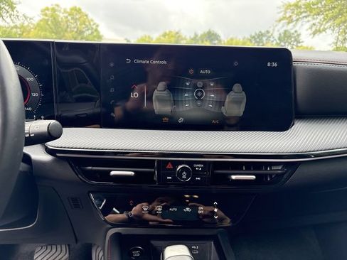 Used 2025 Nissan Kicks SR FWD image 19