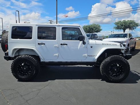 Used 2014 Jeep Wrangler Unlimited Rubicon w/ Max Tow Package AWD/4WD image 7
