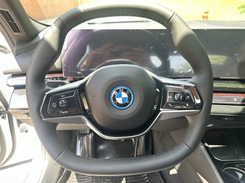 Certified 2026 BMW i5 eDrive40 w/ Premium Package AWD/4WD image 18