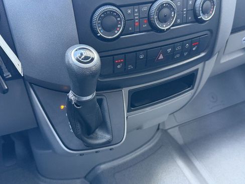 Used 2017 Mercedes-Benz Sprinter 2500 image 46