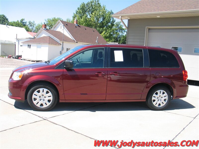 Used 2018 Dodge Grand Caravan SE w/ UConnect Hands-Free Group FWD image 24