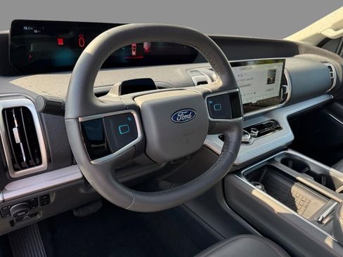 Used 2025 Ford Expedition Active AWD/4WD image 21