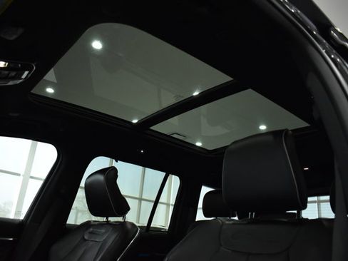 Used 2022 Jeep Grand Cherokee Summit w/ Luxury Tech Group V image 27