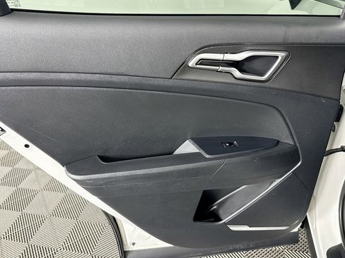 Used 2023 Kia Sportage LX image 24