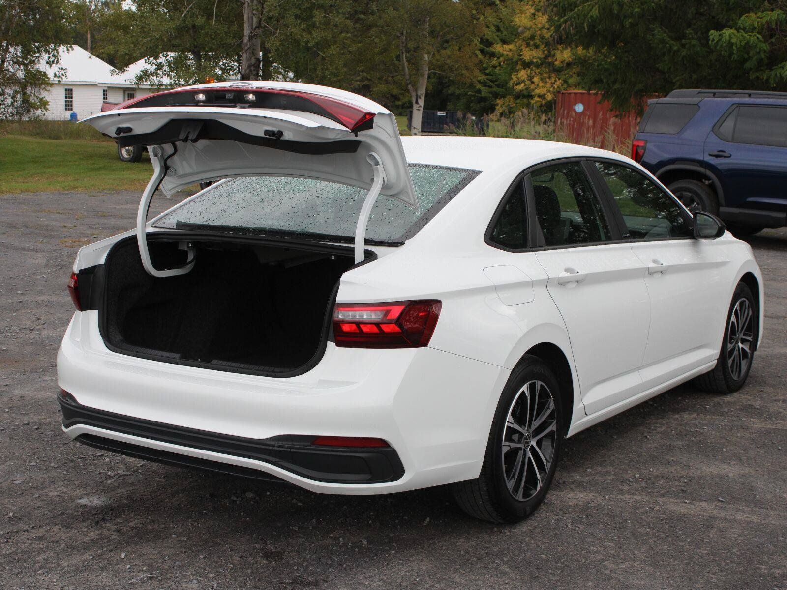 Used 2025 Volkswagen Jetta Sport FWD image 7