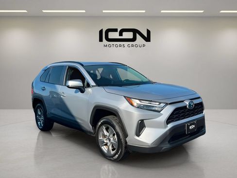 Used 2024 Toyota RAV4 XLE AWD/4WD image 7