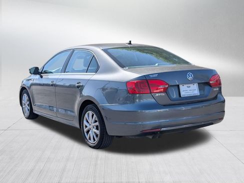 Used 2013 Volkswagen Jetta SE FWD image 3