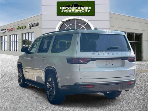 Used 2022 Jeep Wagoneer Series III w/ Flexible Seating Group AWD/4WD image 8