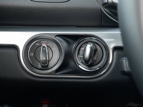 Used 2025 Porsche 718 Cayman image 18