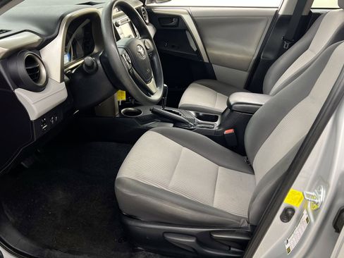 Used 2013 Toyota RAV4 LE image 2