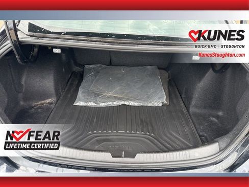 Used 2017 Chevrolet Malibu LT image 19