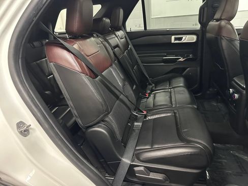 Used 2022 Ford Explorer Platinum w/ Class IV Trailer Tow Package AWD/4WD image 20