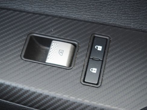 Used 2024 Mitsubishi Outlander 4WD Plug-In Hybrid image 6