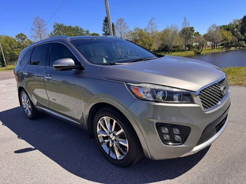 Used 2017 Kia Sorento SX image 2