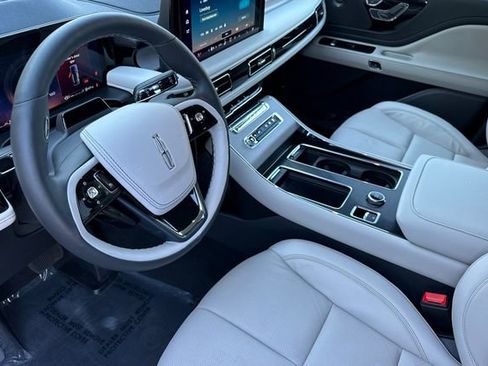 Used 2025 Lincoln Aviator Reserve w/ Jet Appearance Package image 4