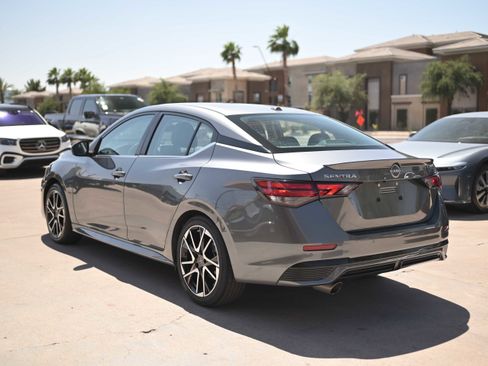 Used 2025 Nissan Sentra SR FWD image 5