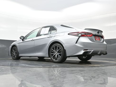 Used 2024 Toyota Camry SE image 28