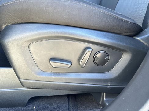 Used 2023 Ford Explorer XLT image 26