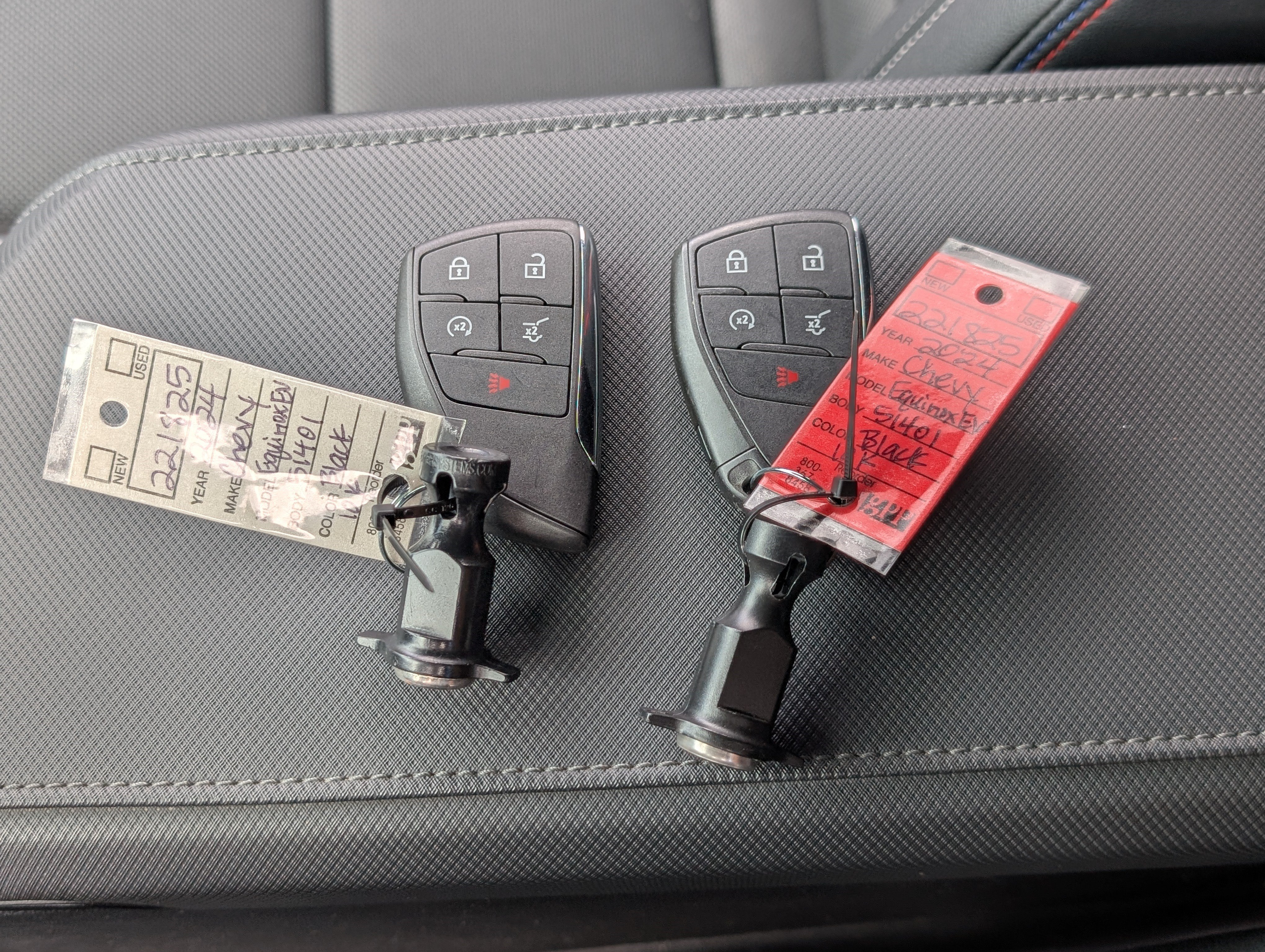 Used 2024 Chevrolet Equinox EV RS FWD image 36
